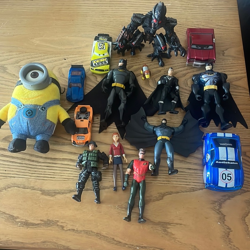 Bundle of figurines